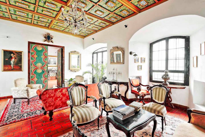 lobby4 1.jpg 720x480 q85 subsampling 2